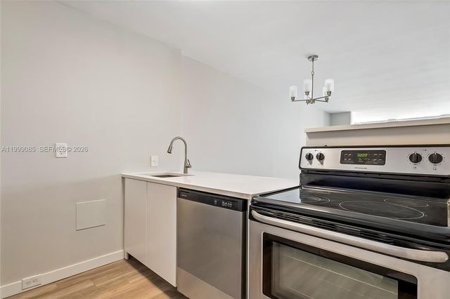 701 Three Islands Blvd 316, Hallandale Beach, FL 33009