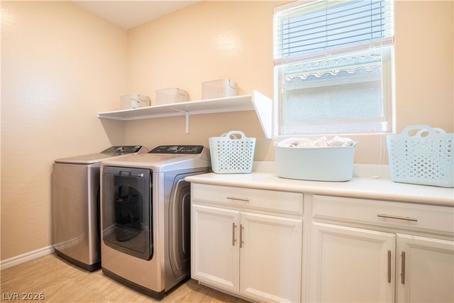7733 Harthill Park Avenue, Las Vegas, NV 89113