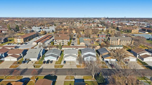 1523 28 Avenue S, Fargo, ND 58103