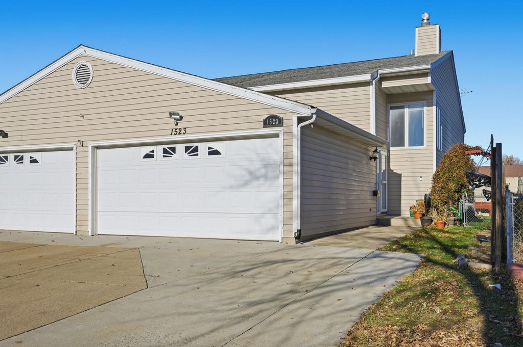 1523 28 Avenue S, Fargo, ND 58103