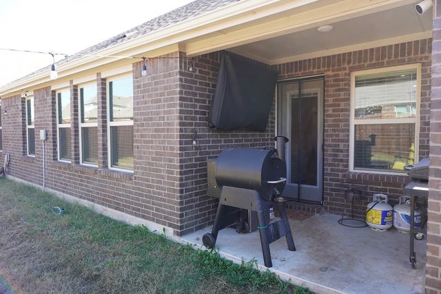 9721 Elk Falls Lane, Aubrey, TX 76227