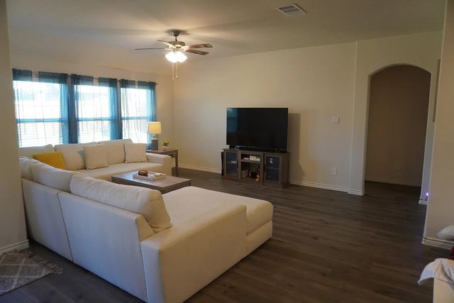 9721 Elk Falls Lane, Aubrey, TX 76227