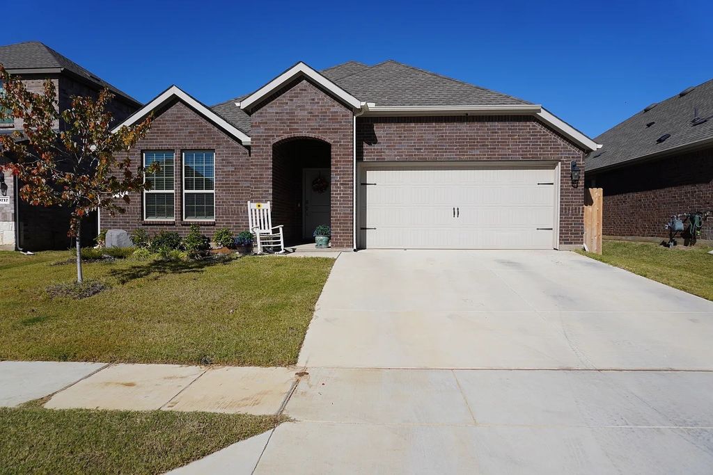 9721 Elk Falls Lane, Aubrey, TX 76227