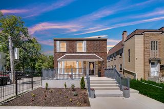 2744 W Catalpa Avenue, Chicago, IL 60625