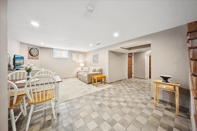 3826 N Page Avenue, Chicago, IL 60634