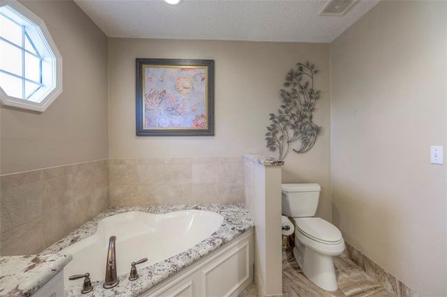 18235 W 156 Street, Olathe, KS 66062