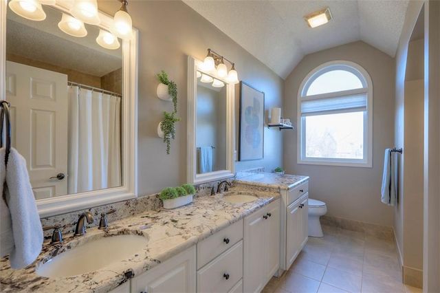 18235 W 156 Street, Olathe, KS 66062