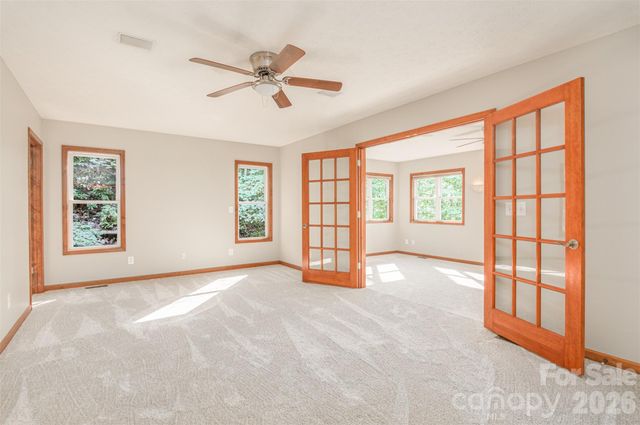 299 Carriage Summitt Way, Hendersonville, NC 28791