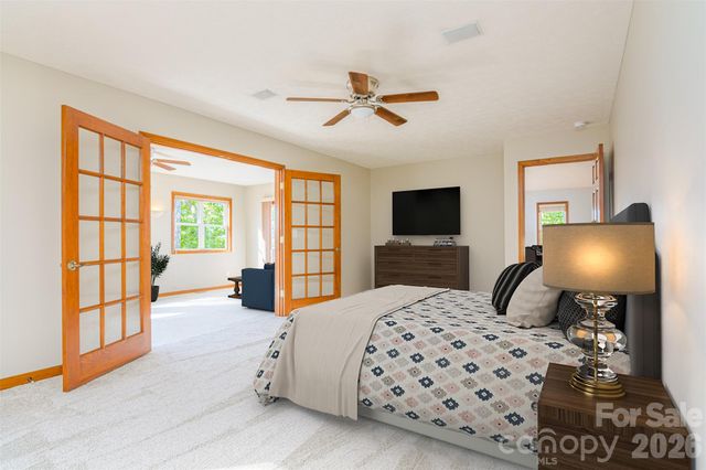 299 Carriage Summitt Way, Hendersonville, NC 28791