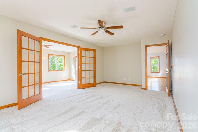 299 Carriage Summitt Way, Hendersonville, NC 28791