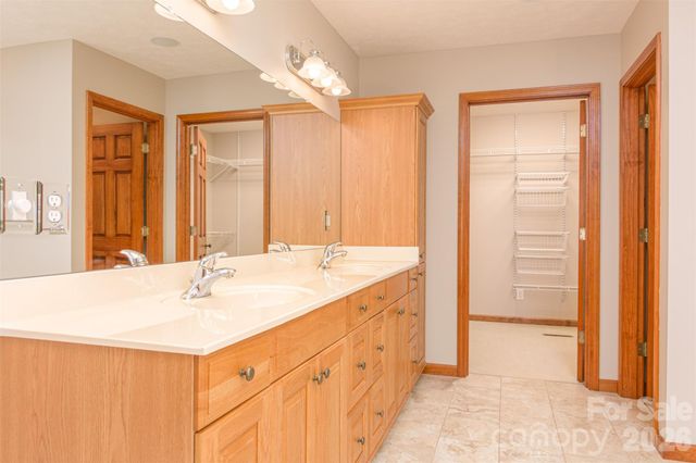 299 Carriage Summitt Way, Hendersonville, NC 28791