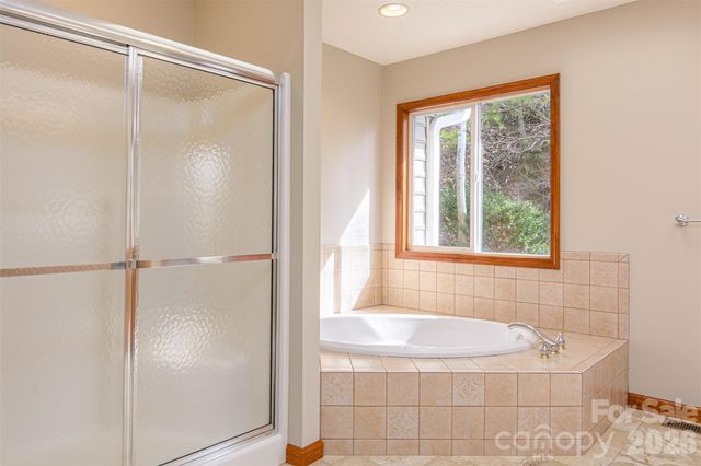 299 Carriage Summitt Way, Hendersonville, NC 28791