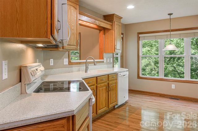 299 Carriage Summitt Way, Hendersonville, NC 28791