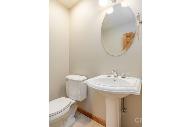 299 Carriage Summitt Way, Hendersonville, NC 28791