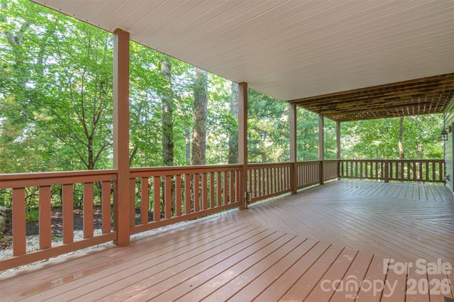 299 Carriage Summitt Way, Hendersonville, NC 28791