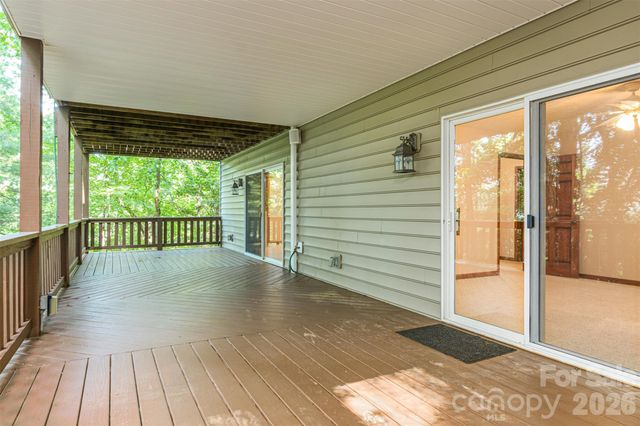 299 Carriage Summitt Way, Hendersonville, NC 28791