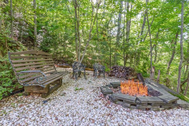 299 Carriage Summitt Way, Hendersonville, NC 28791