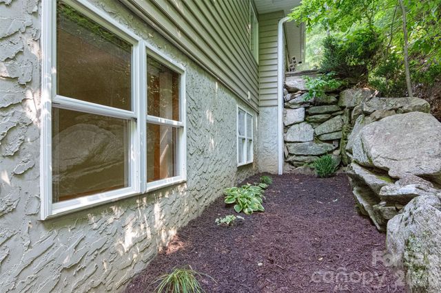 299 Carriage Summitt Way, Hendersonville, NC 28791