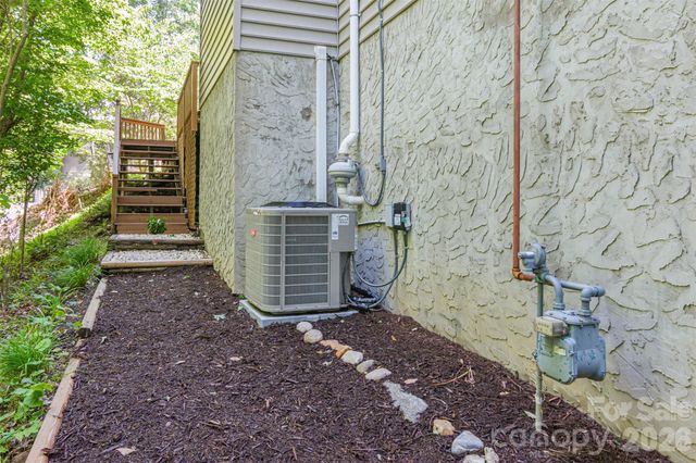 299 Carriage Summitt Way, Hendersonville, NC 28791