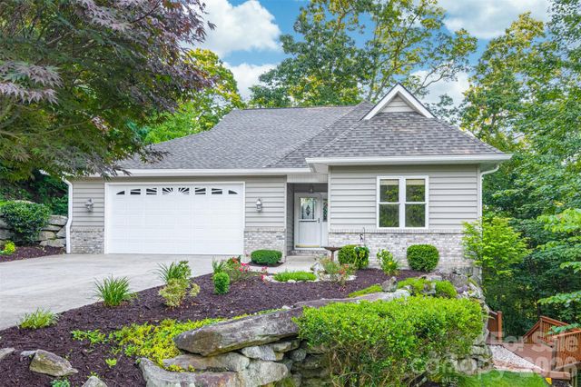 299 Carriage Summitt Way, Hendersonville, NC 28791