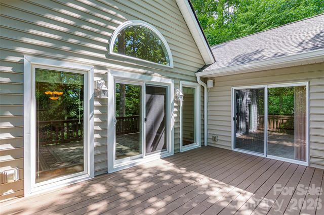 299 Carriage Summitt Way, Hendersonville, NC 28791