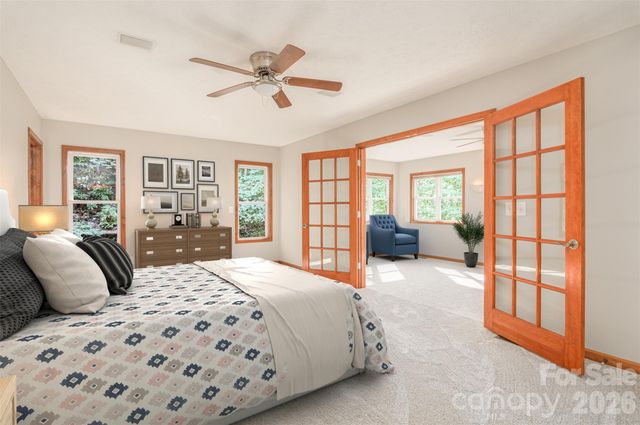 299 Carriage Summitt Way, Hendersonville, NC 28791