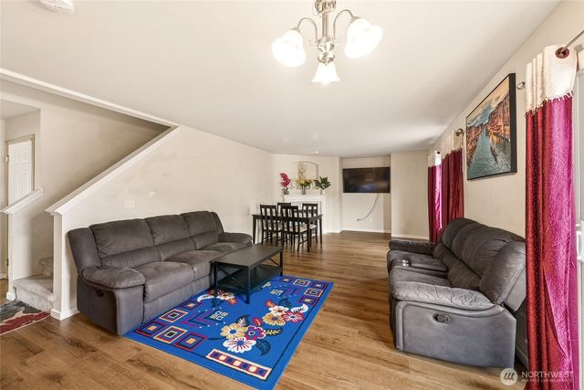 16425 39th Avenue E, Tacoma, WA 98446