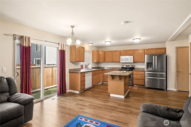 16425 39th Avenue E, Tacoma, WA 98446