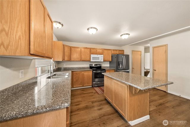 16425 39th Avenue E, Tacoma, WA 98446