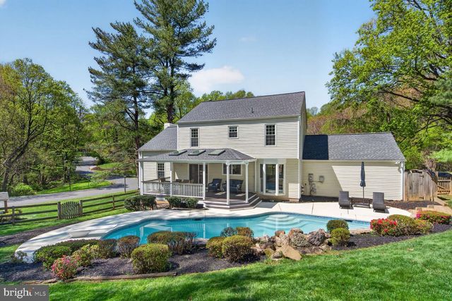 11715 LARIAT LN, Oakton, VA 22124