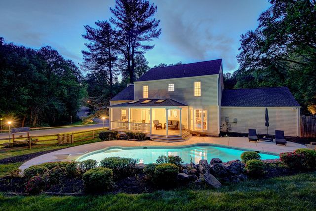 11715 LARIAT LN, Oakton, VA 22124