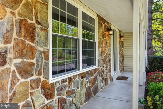 11715 LARIAT LN, Oakton, VA 22124