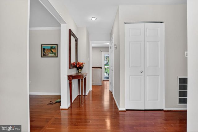 11715 LARIAT LN, Oakton, VA 22124