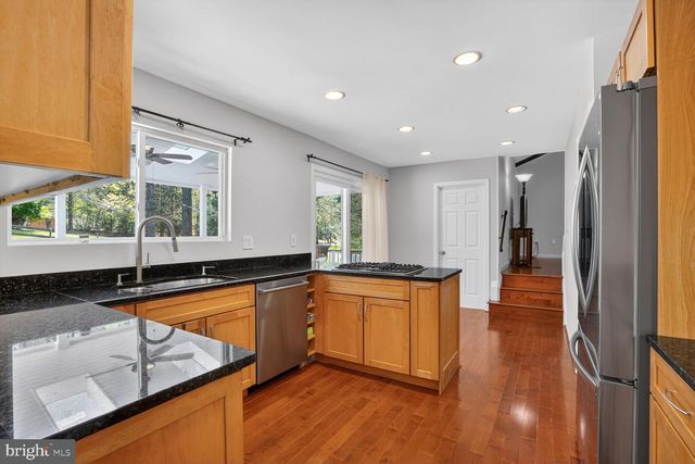 11715 LARIAT LN, Oakton, VA 22124
