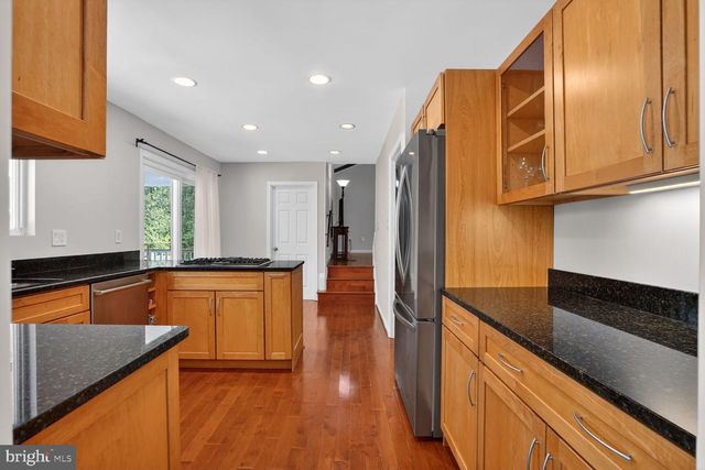 11715 LARIAT LN, Oakton, VA 22124