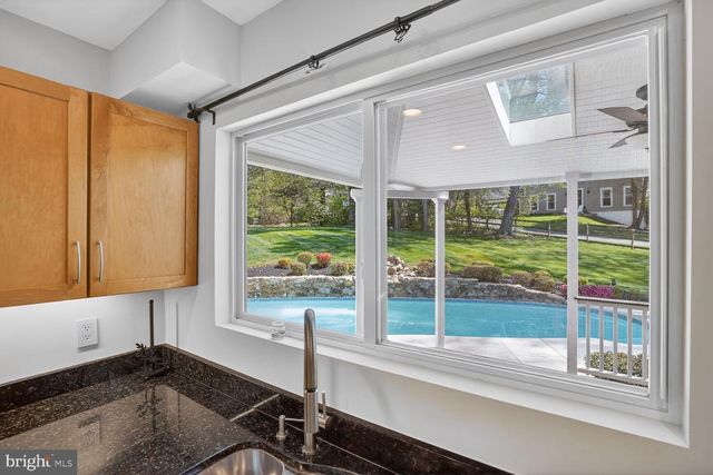 11715 LARIAT LN, Oakton, VA 22124