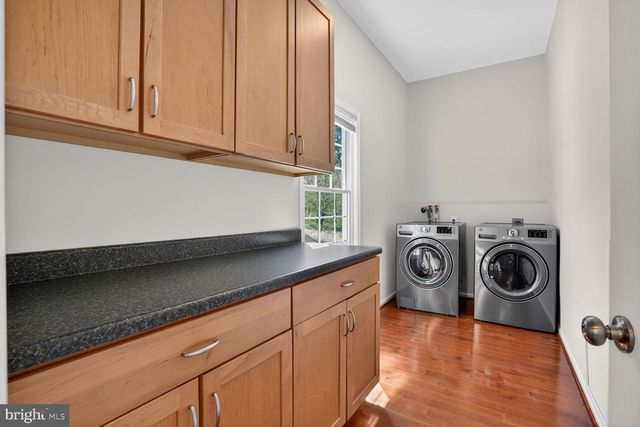 11715 LARIAT LN, Oakton, VA 22124
