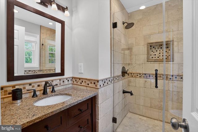 11715 LARIAT LN, Oakton, VA 22124