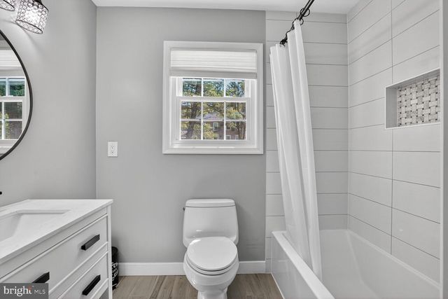 11715 LARIAT LN, Oakton, VA 22124