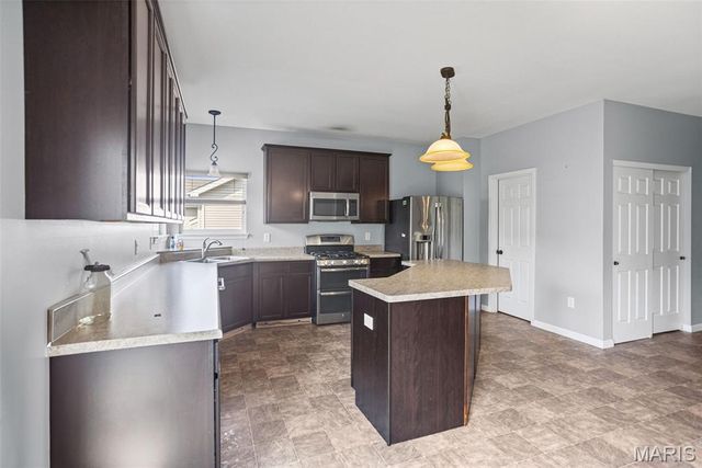 917 Sturbridge Trail, O'fallon, IL 62269