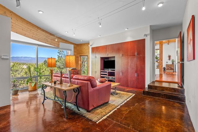 111 The Highroad, Santa Fe, NM 87507
