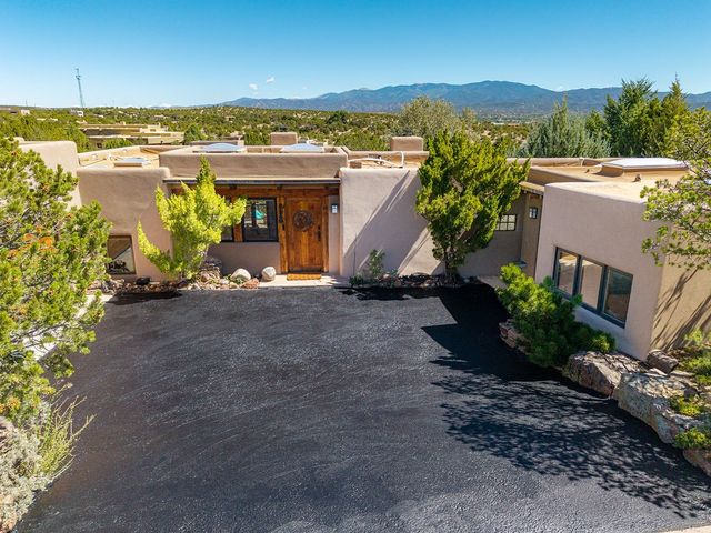 111 The Highroad, Santa Fe, NM 87507