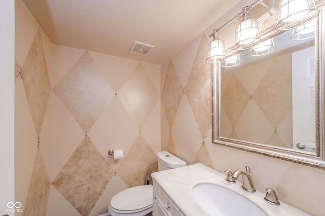 908 Whispering Trail, Greenfield, IN 46140