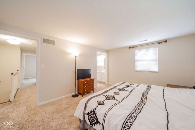 908 Whispering Trail, Greenfield, IN 46140