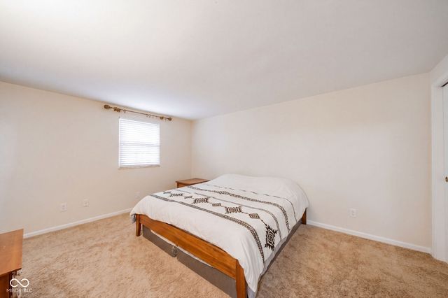 908 Whispering Trail, Greenfield, IN 46140