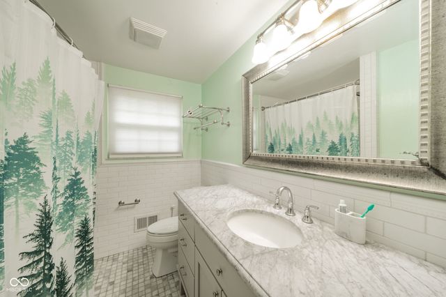 908 Whispering Trail, Greenfield, IN 46140