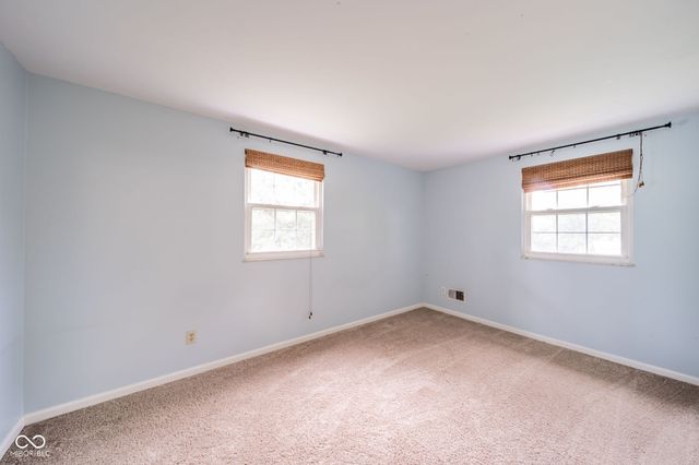 908 Whispering Trail, Greenfield, IN 46140