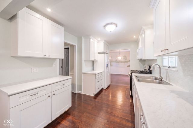 908 Whispering Trail, Greenfield, IN 46140