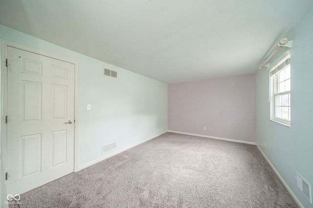 908 Whispering Trail, Greenfield, IN 46140