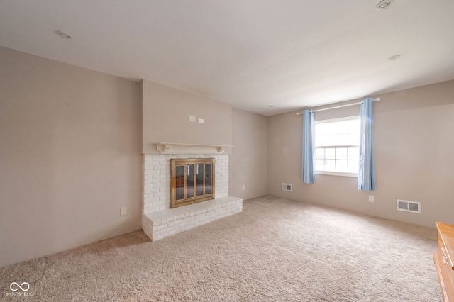 908 Whispering Trail, Greenfield, IN 46140